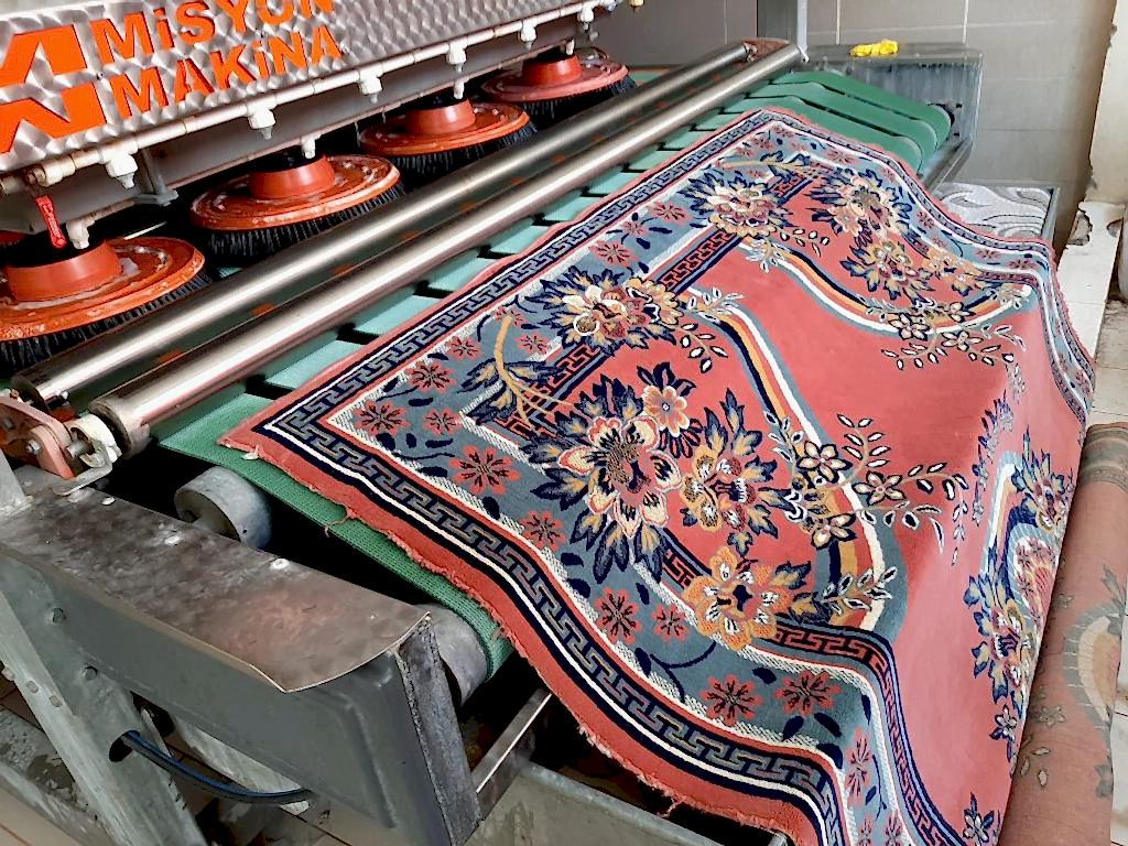 чистка ковра в цехе