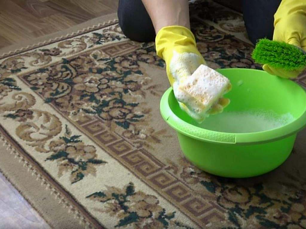 чистка ковра в цехе